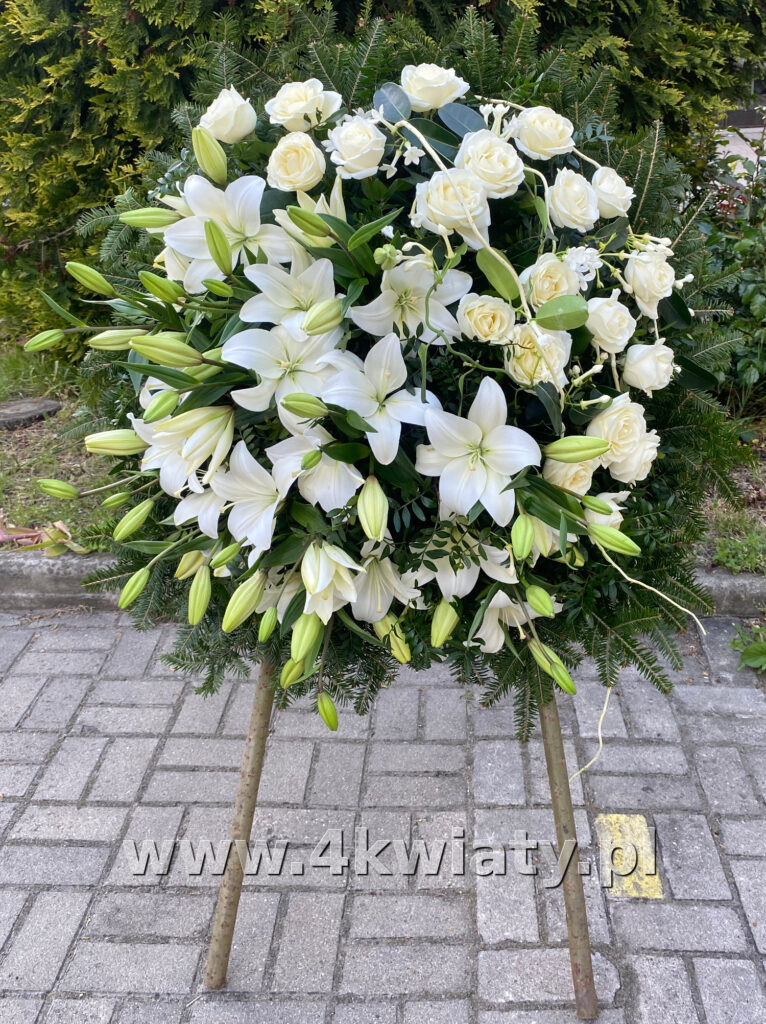 Wieniec na pogrzeb z dostawą Warszawa białe róże i białe lilie nowoczesny elegancki